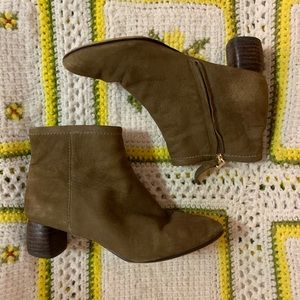 Clarks Cushion rounded block heel bootie
